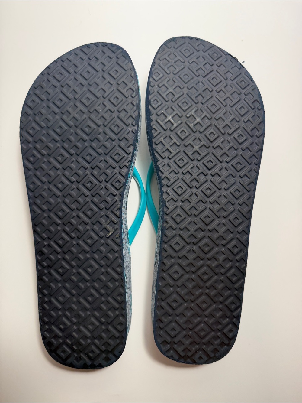 Like New Tory Burch Thandie Seashell Wedge Flip Flops Sz 9 - Picture 5 of 5